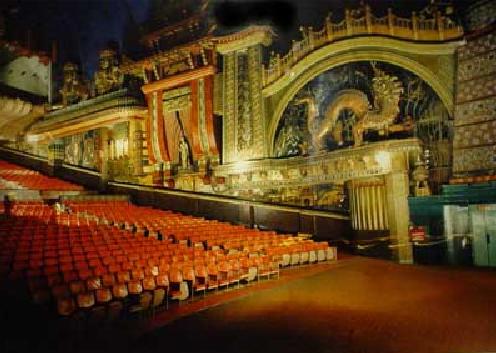 Interior del Cine Elizondo con decoracion indo-china